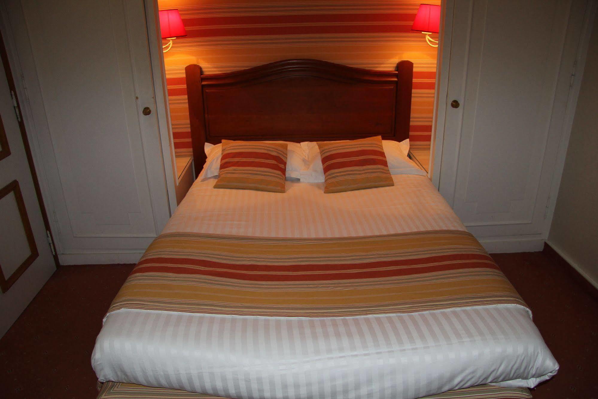 Hotel Le Regent Villers-Cotterêts Екстериор снимка